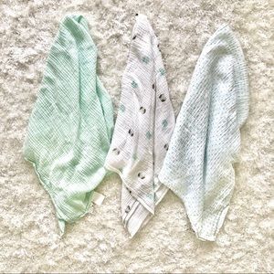 Aden + Anais swaddle set